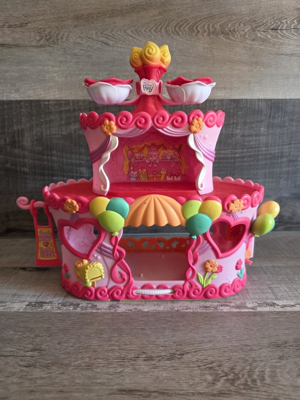 My Little Pony Ponyville Pinkie Pie's Roller Skate Party Cake House g45